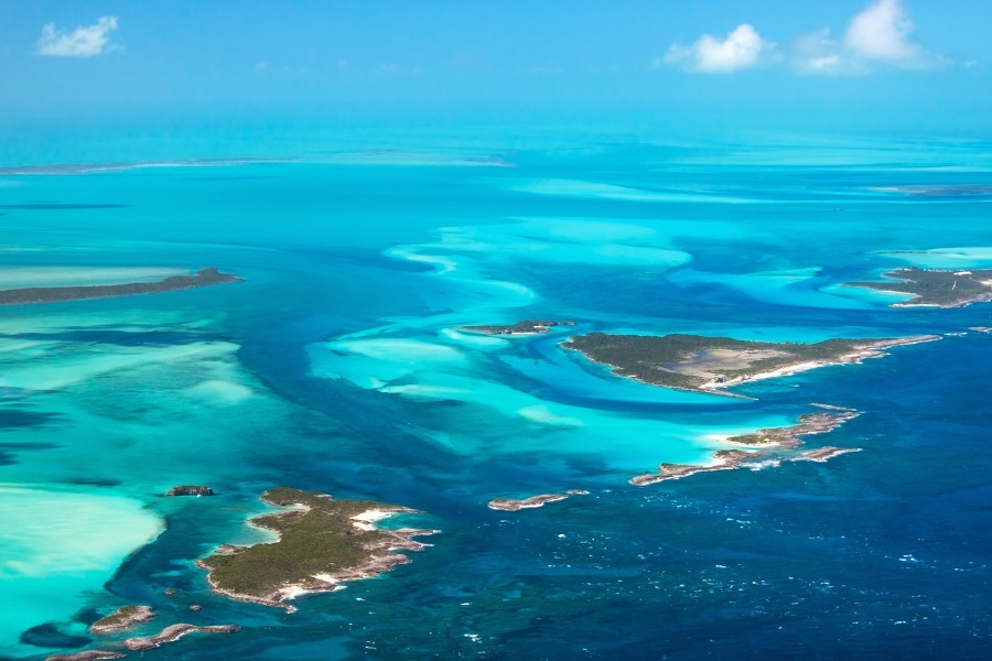 Tides of Stillness: Embracing the Quiet Joy of a Bahamas Yacht Charter
